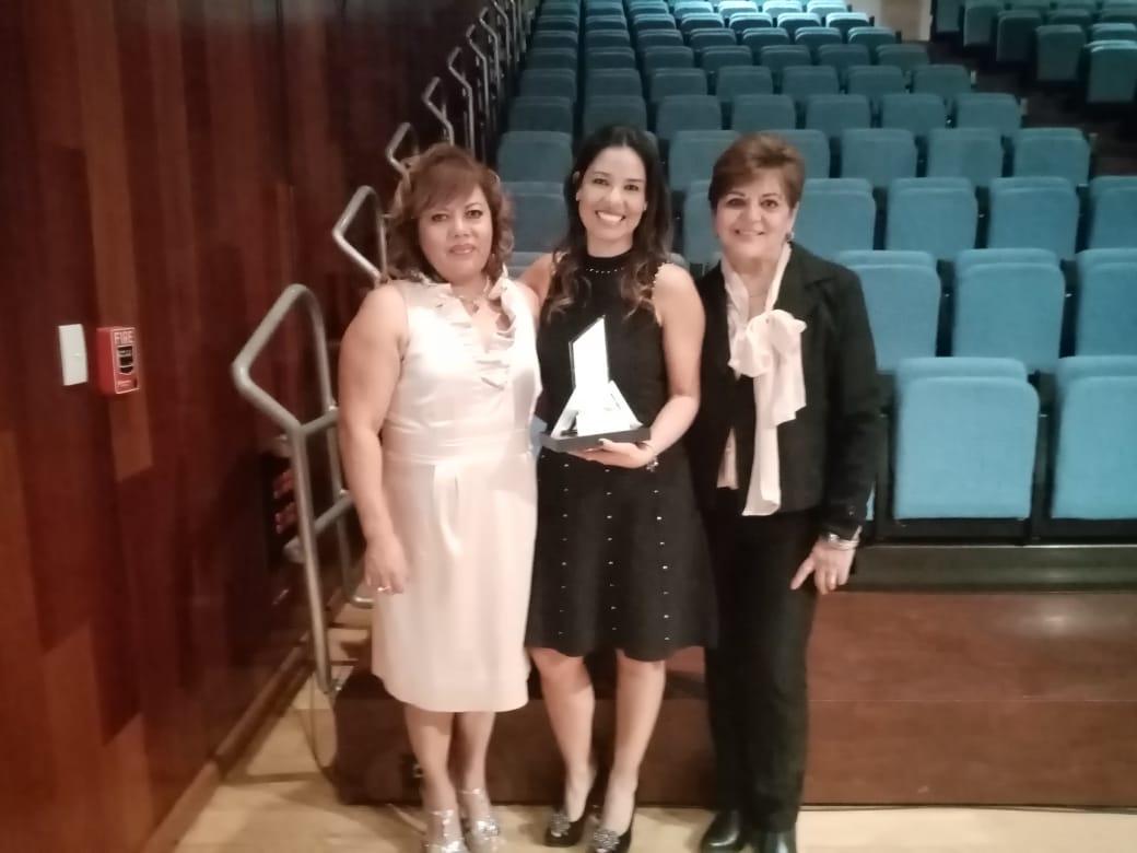 Colegio distinguido y profesionista distinguido 2019 ADL